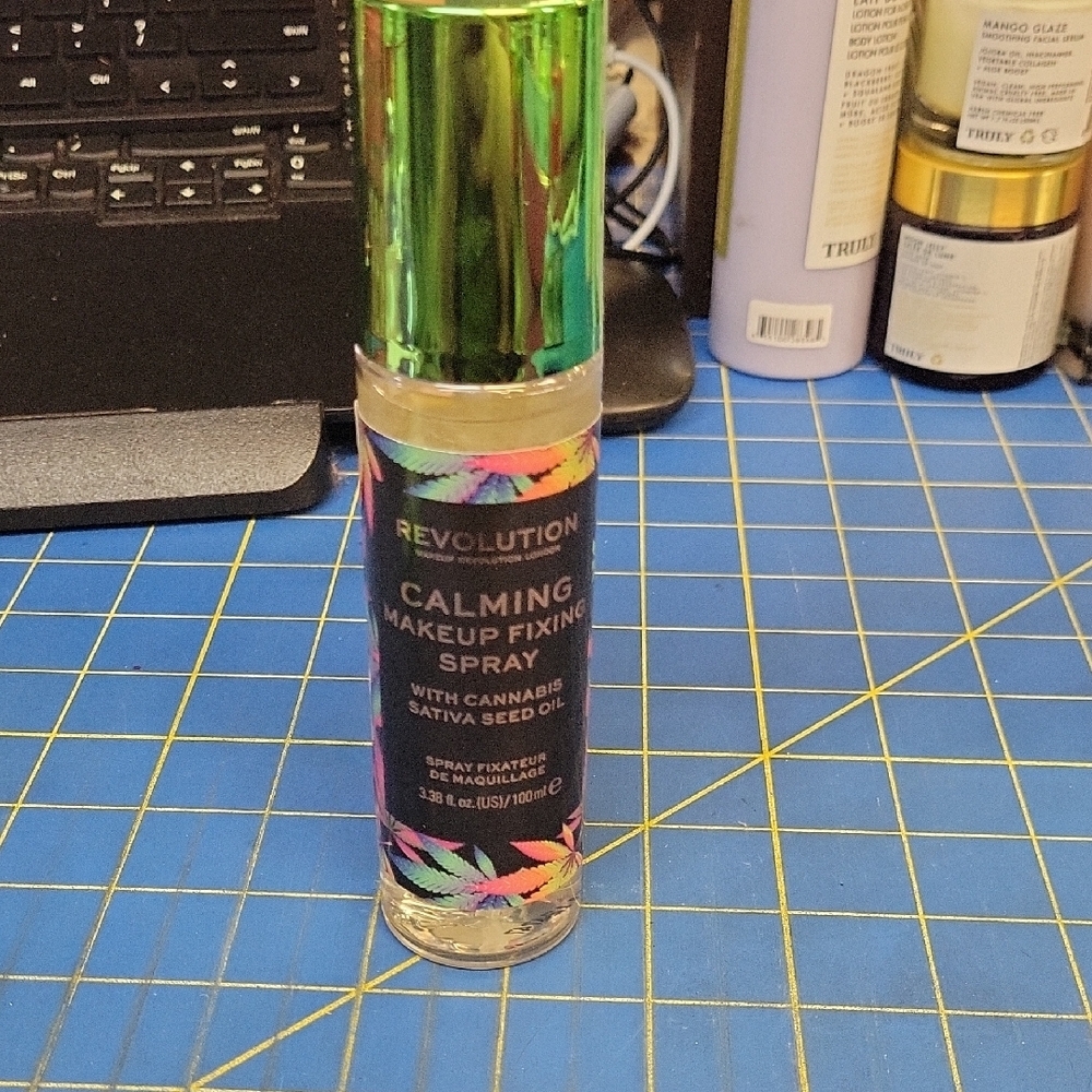 Revolution Calming Makeup Fixing Spray - 100ml New